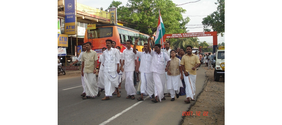 pattanikanji-in-thrippyar-junction-on-22-dec-07-001